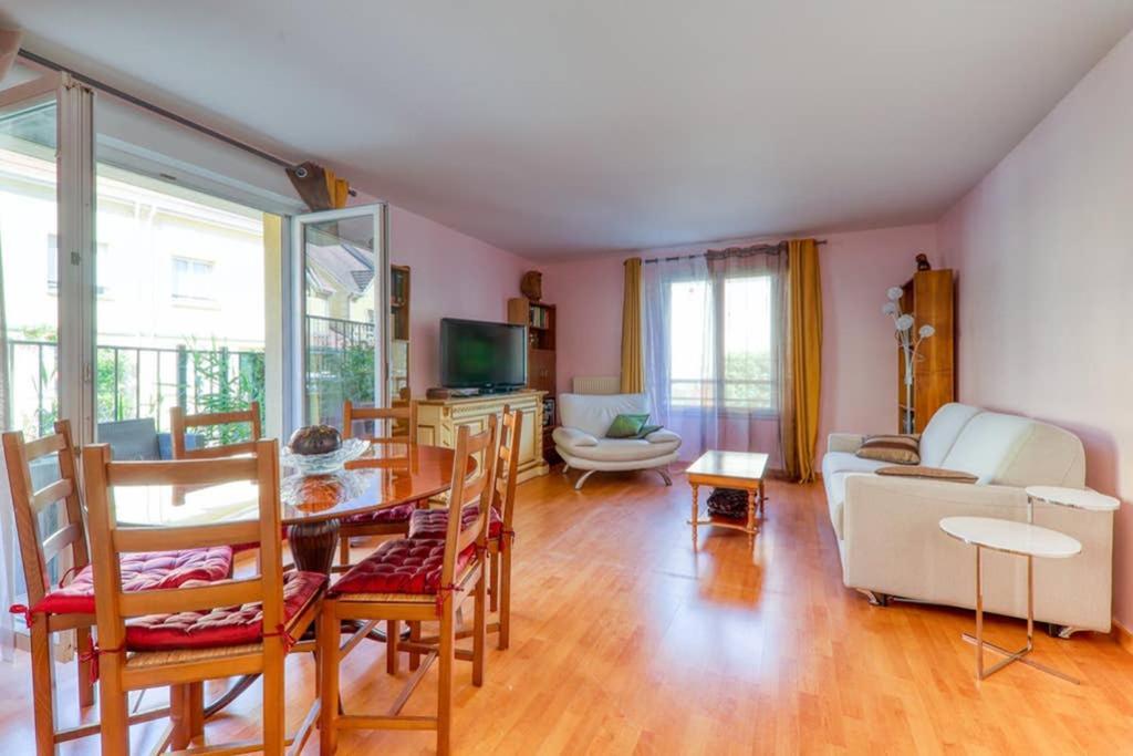 Amilly Park 6 Personnes 2 Chambres Pk Prive En Sous Sol Serris Exterior photo